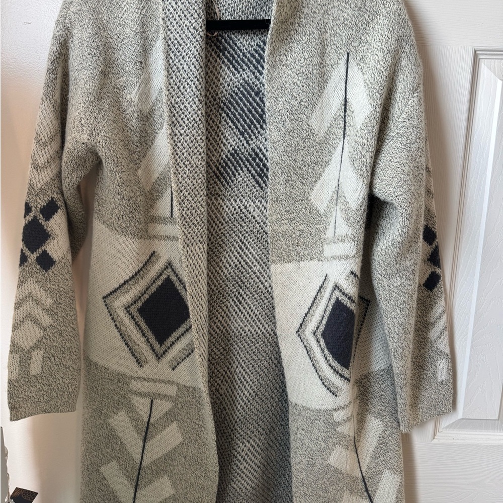 Debut Gray and Black Geometric Cardigan